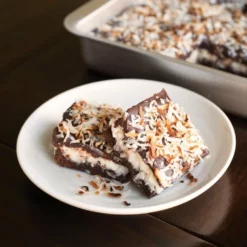 Nordic Ware Naturals Compact Rectangular Baker -Baking pan Shop 43590 bars plated 780x780 02 02269.1617722764.1280.1280