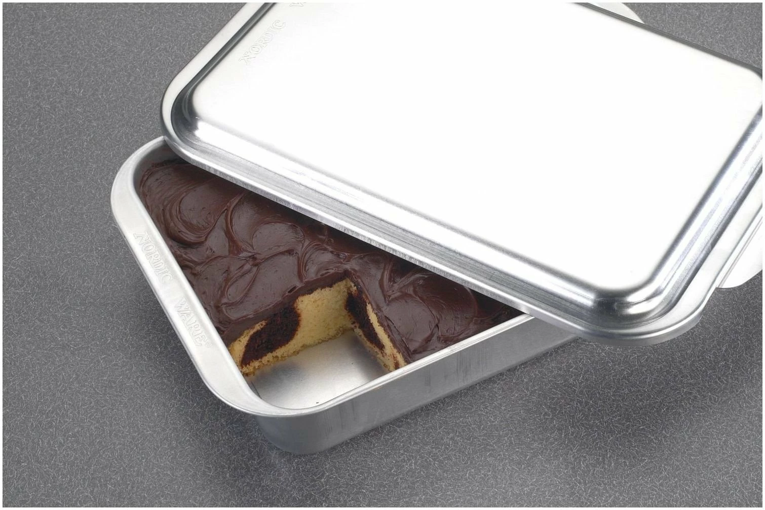 Nordic Ware Naturals Classic Metal Covered Baking Pan 5 Nordic Ware Naturals Classic Metal Covered Baking Pan - Image 3