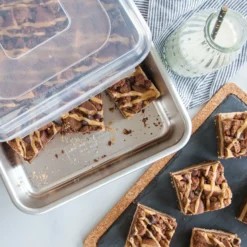 Nordic Ware Naturals 9"x13" Rectangular Cake Pan With Storage Lid -Baking pan Shop 46603 bars lid01