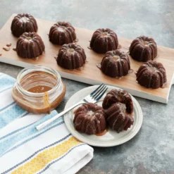 Nordic Ware Bundt Brownie Pan -Baking pan Shop 52824 nordic ware bundt brownie pan lifestyle caramel glaze