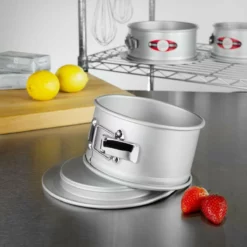 Fat Daddio's Round Springform Pan, 18 Gauge, 6" X 3" -Baking pan Shop 63 4