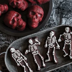 Nordic Ware Spooky Skeleton Cakelet Pan -Baking pan Shop 92148 skeleton w mini skull 780x780 09
