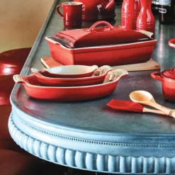 Le Creuset 24oz Oval Heritage Au Gratin Dish | Cerise/Cherry Red -Baking pan Shop cer 1