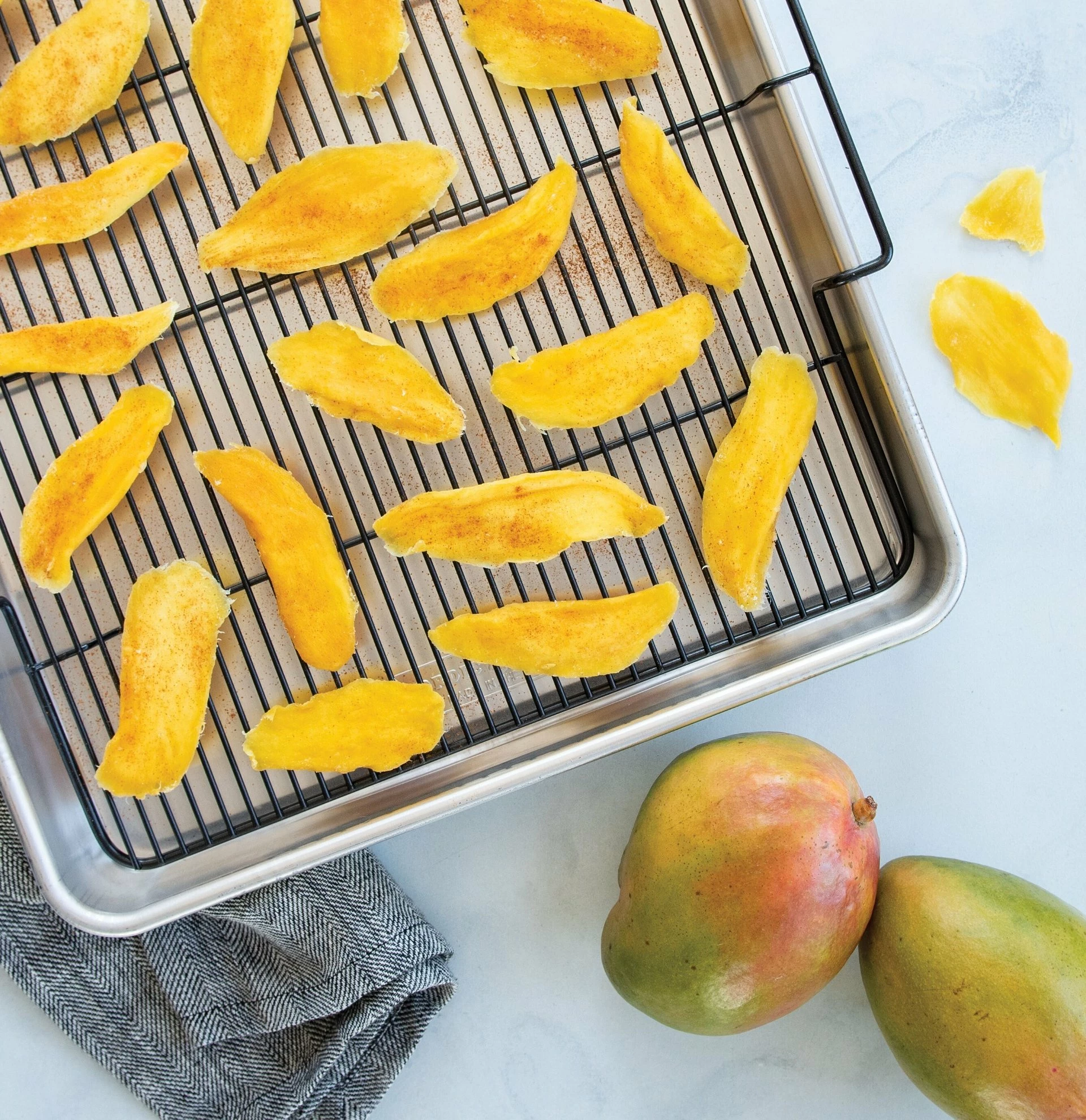 Nordic Ware Extra Large Oven Crisp Baking Tray 6 Nordic Ware Extra Large Oven Crisp Baking Tray - Image 4