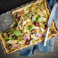 Emile Henry 13.4" X 9.5" Rectangular Tart Dish | Charcoal 8 Emile Henry 13.4" X 9.5" Rectangular Tart Dish | Charcoal -Baking pan Shop lifestyle2 20 3