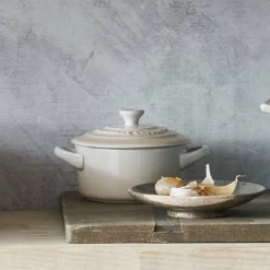 Le Creuset 8oz Round Mini Cocotte | Meringue White -Baking pan Shop mer 1