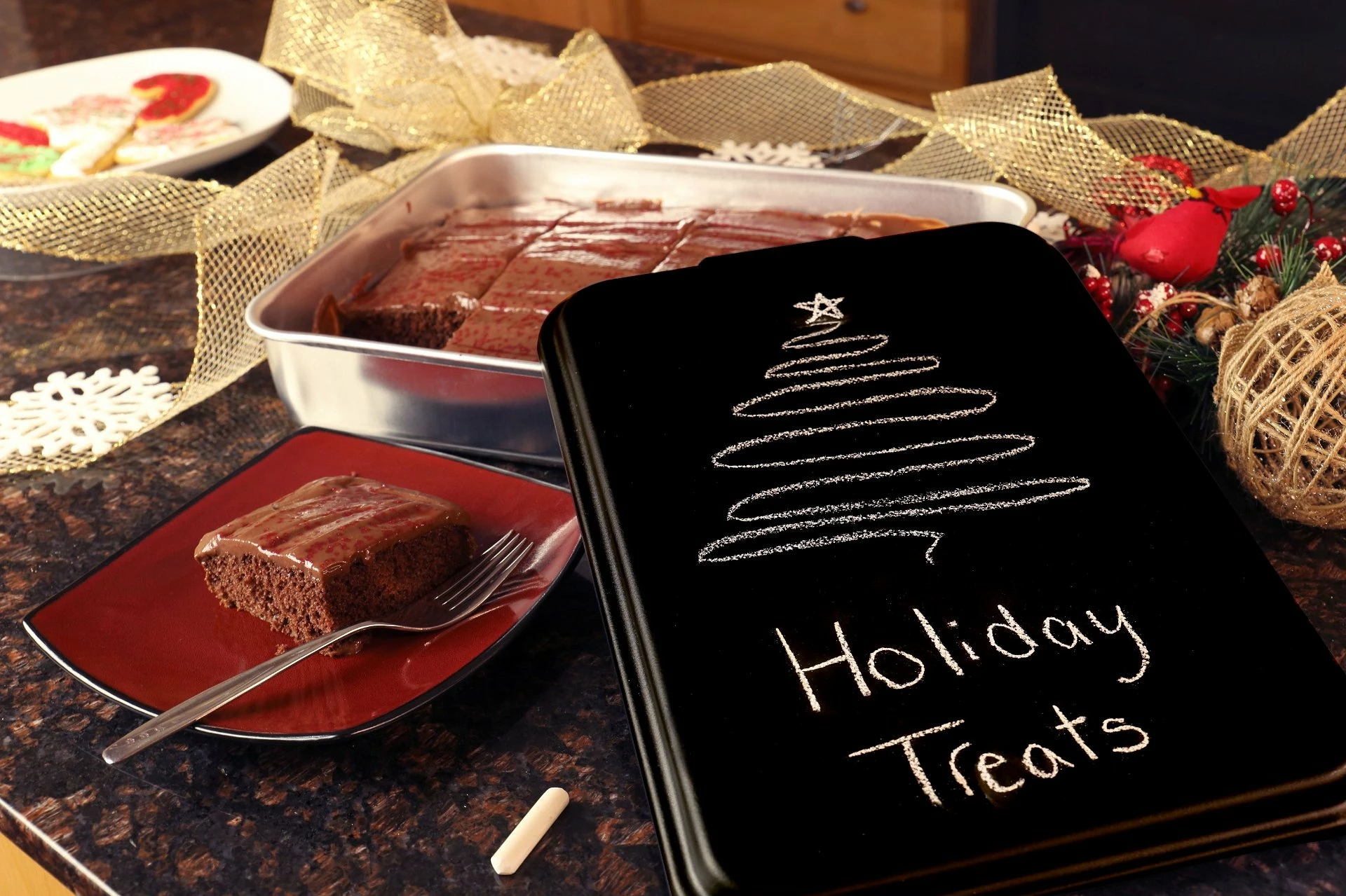 Nesco / American Harvest Nesco Aluminum Cake Pan With Black Chalkboard Lid 5 Nesco / American Harvest Nesco Aluminum Cake Pan With Black Chalkboard Lid - Image 3