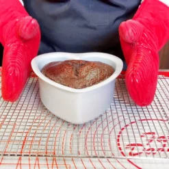 Fat Daddio's Aluminum Heart Cake Pan (6" X 3") -Baking pan Shop pht 63 01 lifestyle fatdaddios