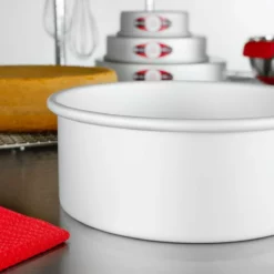 Fat Daddio's Round Cake Pan (10" X 4") -Baking pan Shop prd 104 lifestyle fatdaddios