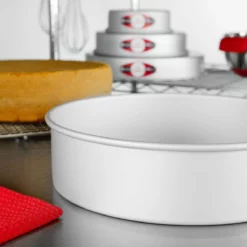 Fat Daddio's ProSeries Aluminum Round Cake Pan - 11" X 3" -Baking pan Shop prd 113 lifestyle fatdaddios