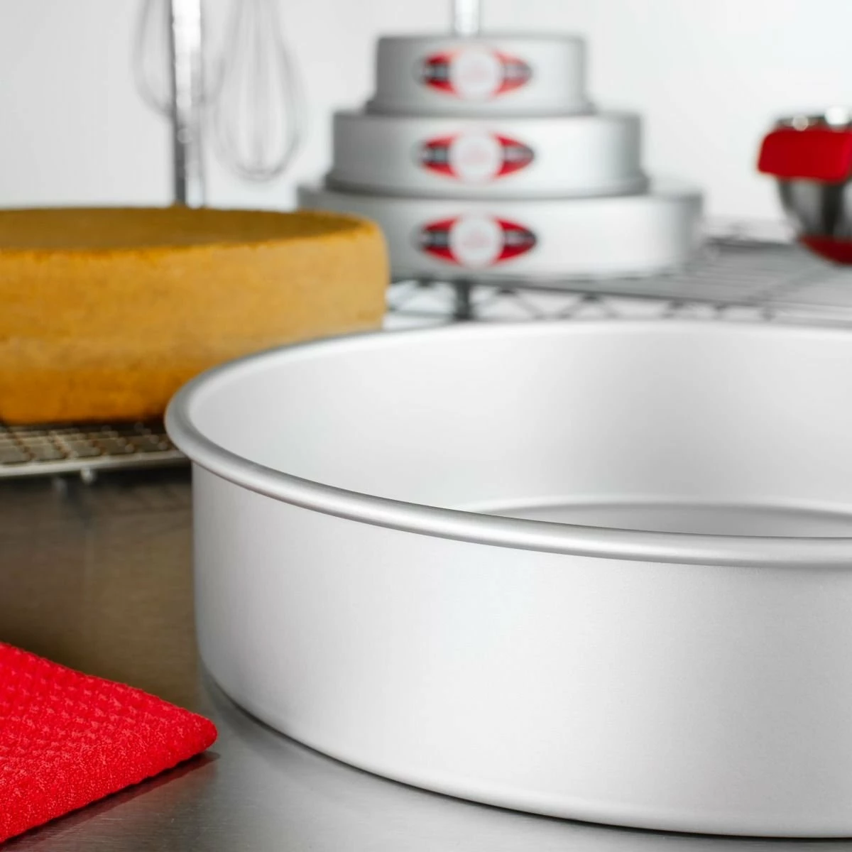 Fat Daddio's ProSeries Aluminum Round Cake Pan - 13" X 3" 5 Fat Daddio's ProSeries Aluminum Round Cake Pan - 13" X 3" - Image 3