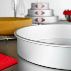 Fat Daddio's ProSeries Aluminum Round Cake Pan - 16" X 3" 7 Fat Daddio's ProSeries Aluminum Round Cake Pan - 16" X 3" -Baking pan Shop prd 163 lifestyle fatdaddios