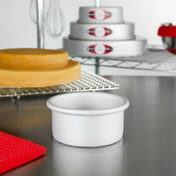 Fat Daddio's Round Cake Pan Solid Bottom 4"x2" -Baking pan Shop prd 42 lifestyle fatdaddios