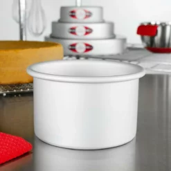 Fat Daddio's Round Cake Pan (6" X 4") -Baking pan Shop prd 64 lifestyle fatdaddios