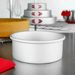 Fat Daddio's Round Cake Pan (7" X 3") -Baking pan Shop prd 73 lifestyle fatdaddios
