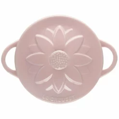 Le Creuset 8oz. Mini Round Cocotte With Flower Lid | Chiffon Pink -Baking pan Shop rs15801 flowercocotte hibiscus 3
