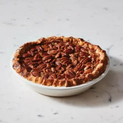 Le Creuset 9" Fluted Heritage Pie Dish | White 8 Le Creuset 9" Fluted Heritage Pie Dish | White -Baking pan Shop whiteflute1